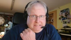 Der Moderator der Sendung